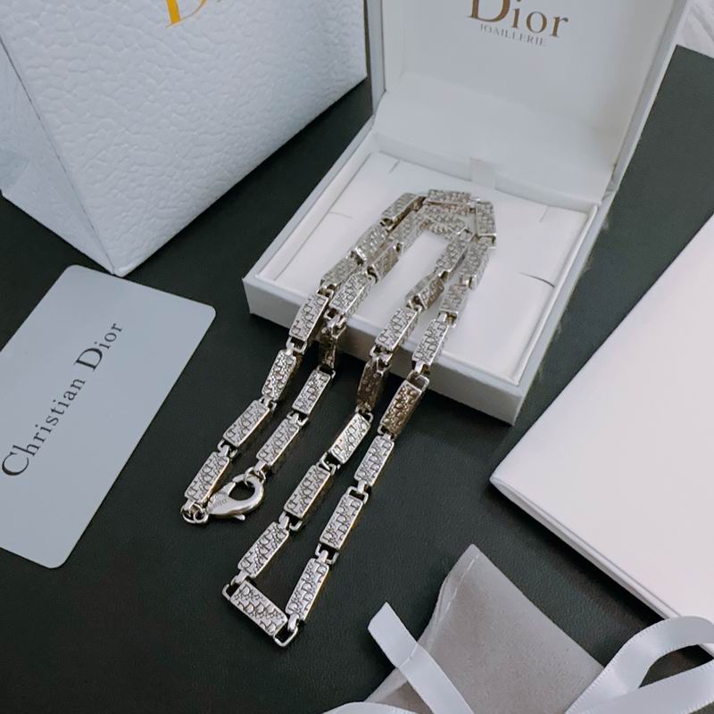 Dior Necklace 05lyr347 (2)